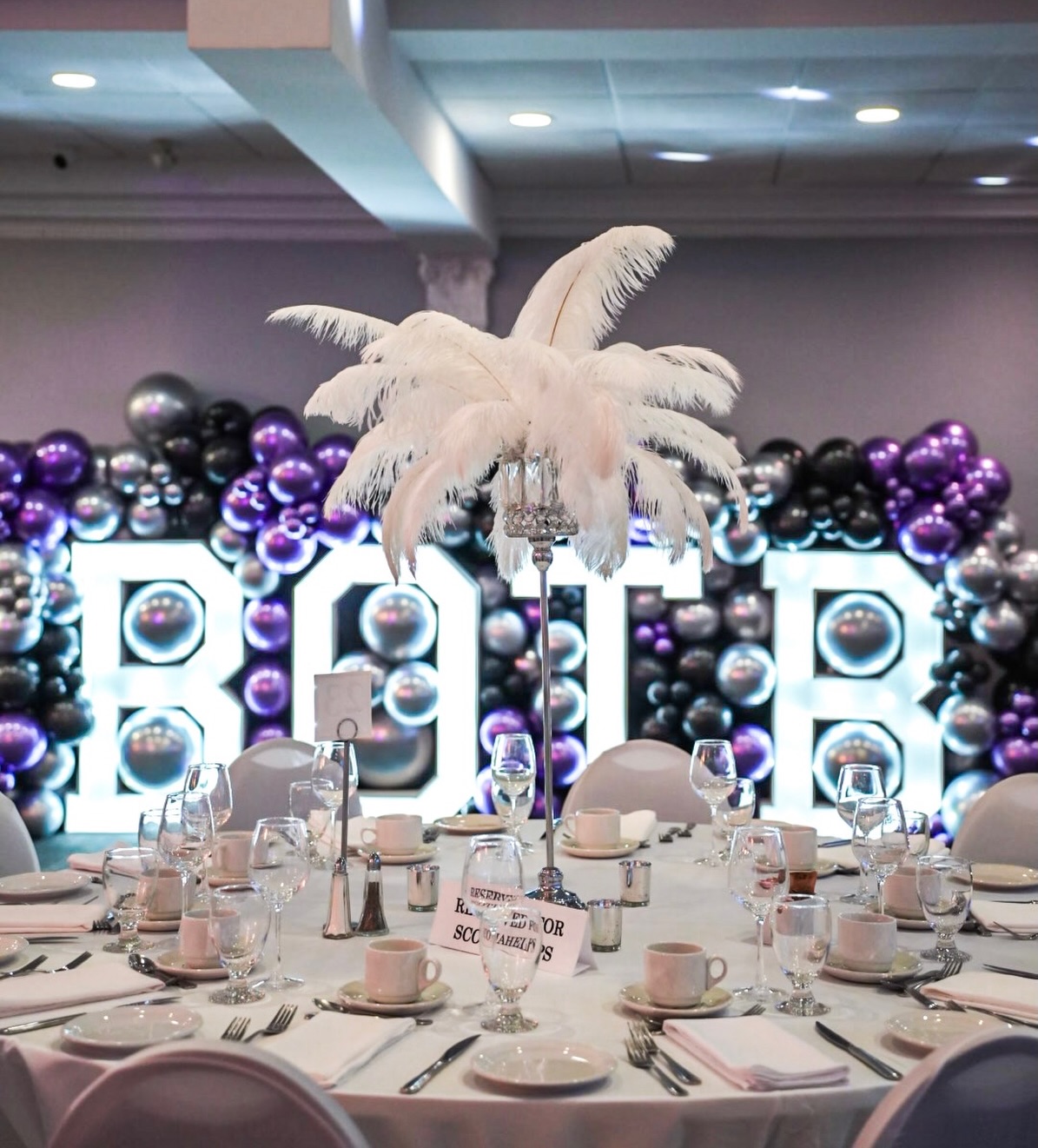 Scotiabank’s Best of the Best 🎭🕺🪩

Designer | @carmelamorenaaa 
Decor | @decorgrande.ca 
Venue | @salasanmarco 
DJ | @momentummusicentertainment 

2/3